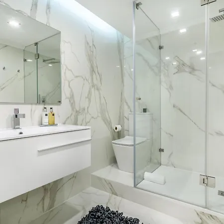 Whome Chic Escape: Your Stylish Haven In Downtown Lizbona