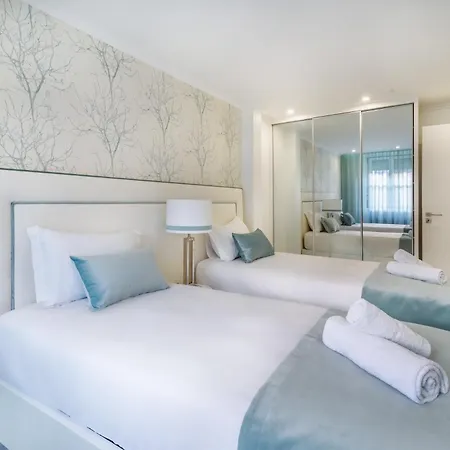 Whome Chic Escape: Your Stylish Haven In Downtown * Лісабон