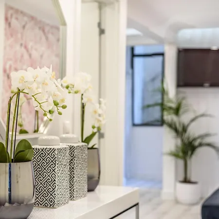 Whome Chic Escape: Your Stylish Haven In Downtown * Лісабон
