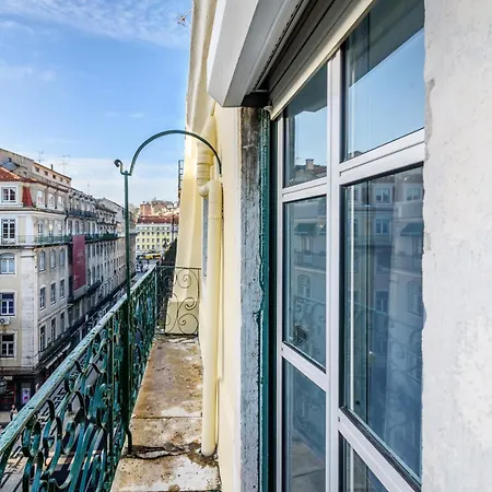 Whome Chic Escape: Your Stylish Haven In Downtown Lizbona