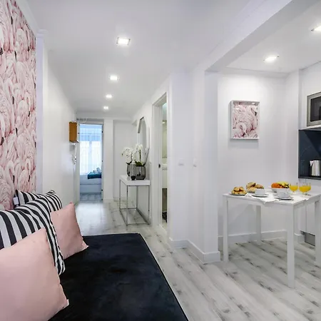 Apartament Whome Chic Escape: Your Stylish Haven In Downtown