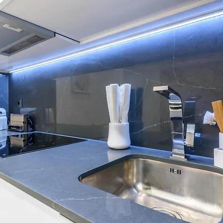 Whome Chic Escape: Your Stylish Haven In Downtown *