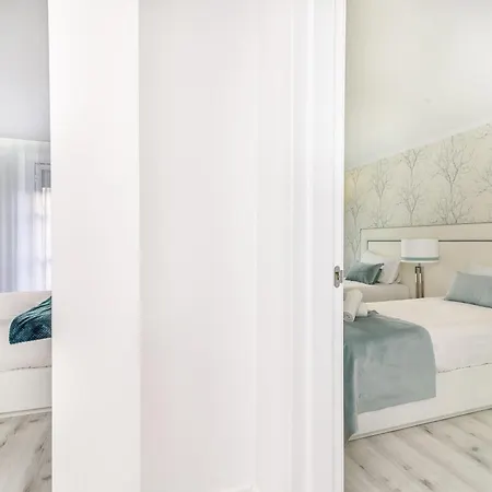 Whome Chic Escape: Your Stylish Haven In Downtown 아파트 리스본