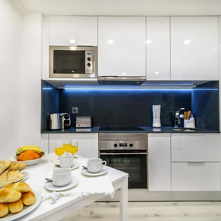 Whome Chic Escape: Your Stylish Haven In Downtown 아파트 리스본